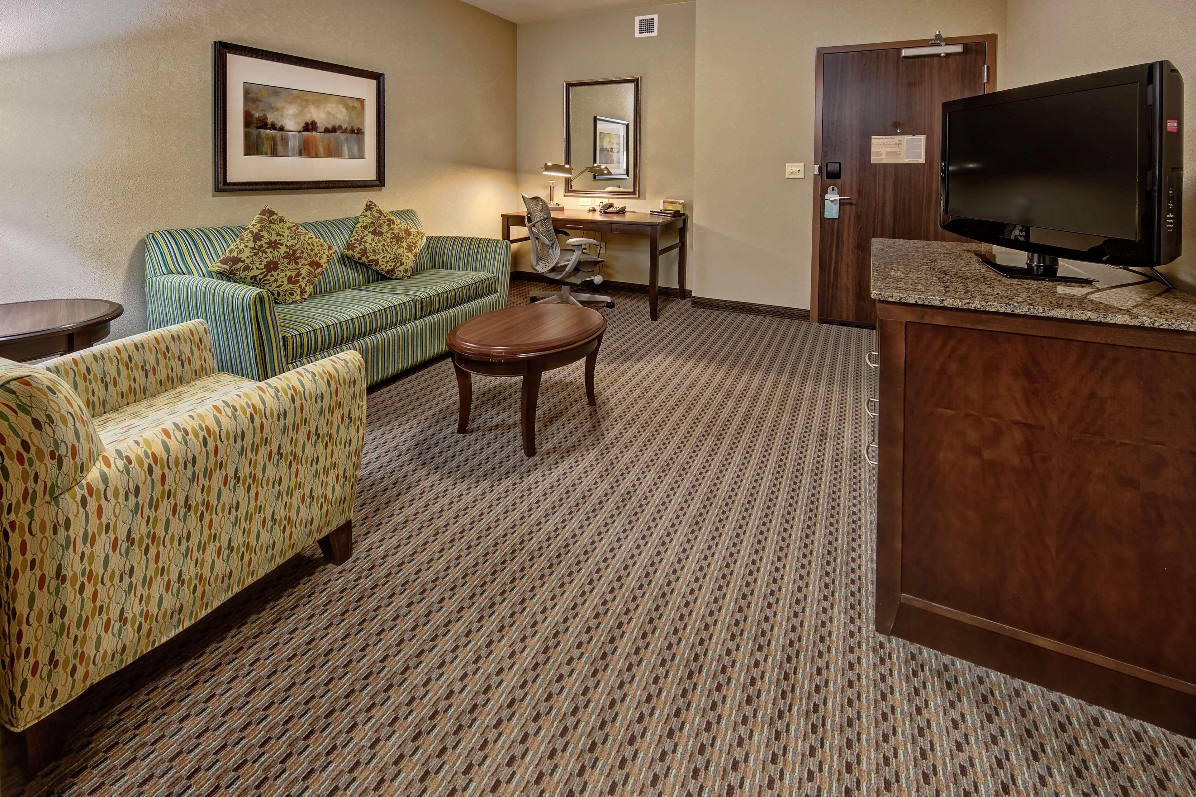Hilton Garden Inn Midtown Tulsa Esterno foto