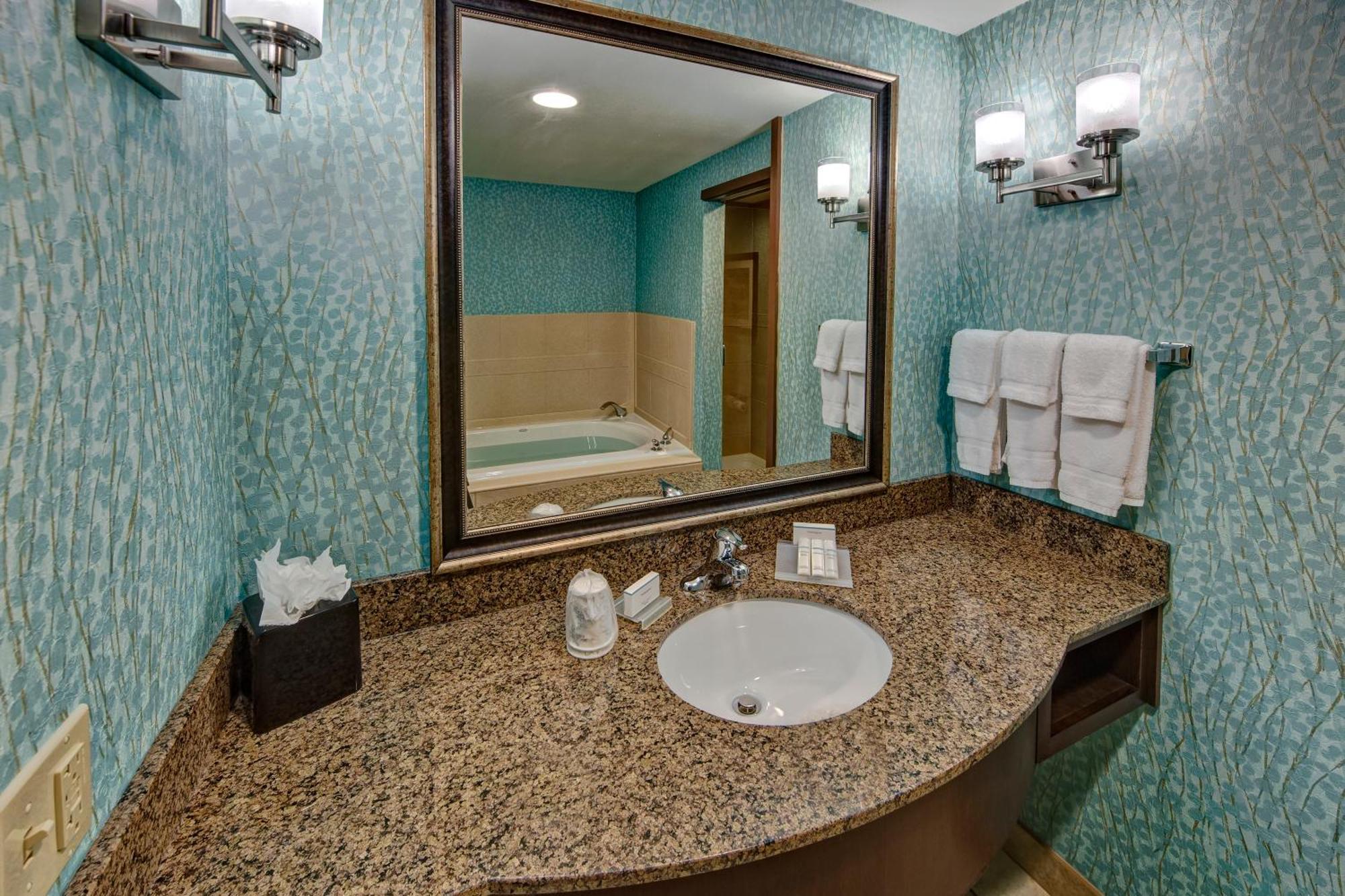 Hilton Garden Inn Midtown Tulsa Esterno foto