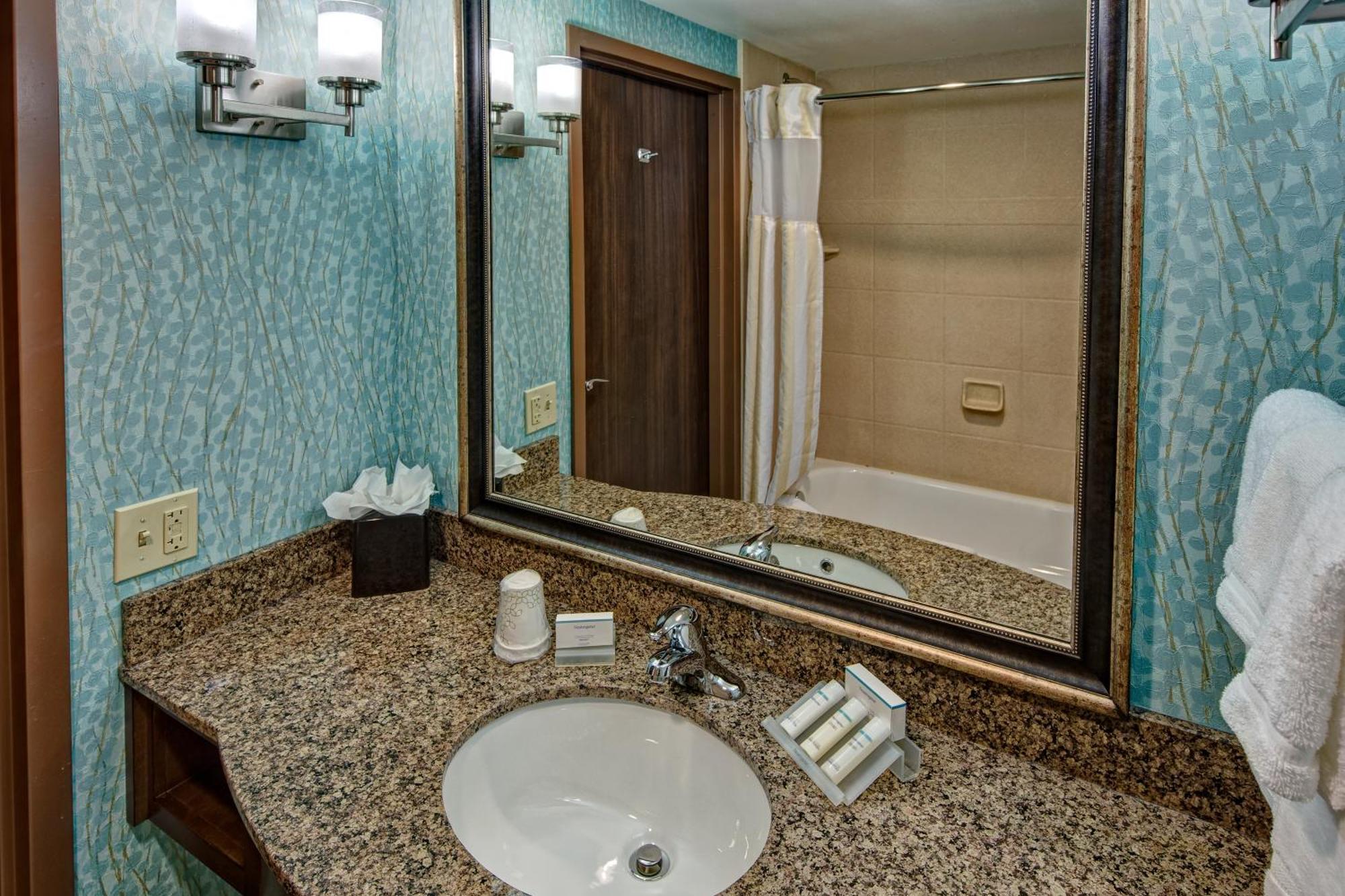 Hilton Garden Inn Midtown Tulsa Esterno foto
